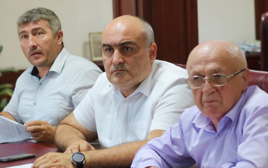 Бейбулат Бейбулатов принял участие в совещании рабочей группы в Минимуществе Дагестана
